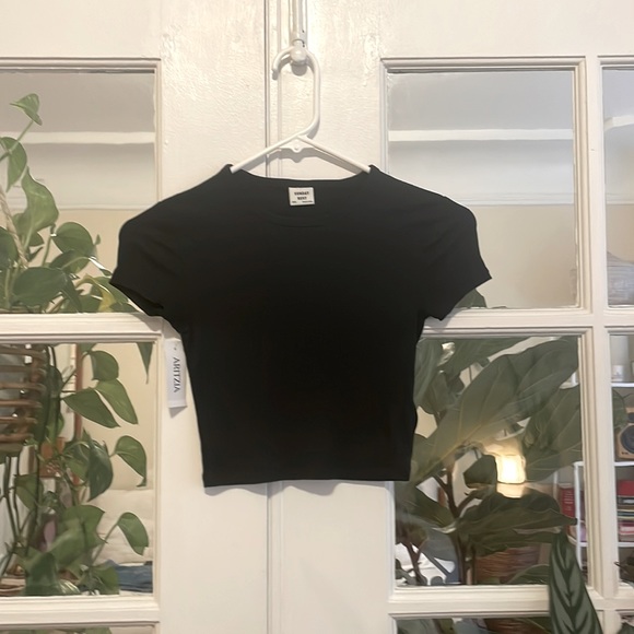 NEW Aritzia bliss cropped tee in black - Picture 8 of 11